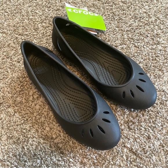 Crocs Women's Black Slip-On Flats Size 7 - Picture 4 of 4